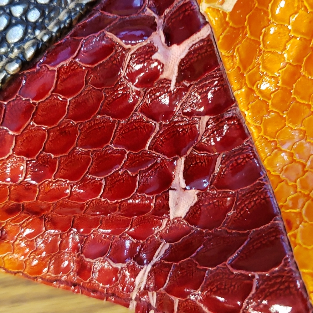 DS bags Funky and Stylish Faux snake skin large handbag tote. - Picture 9 of 10